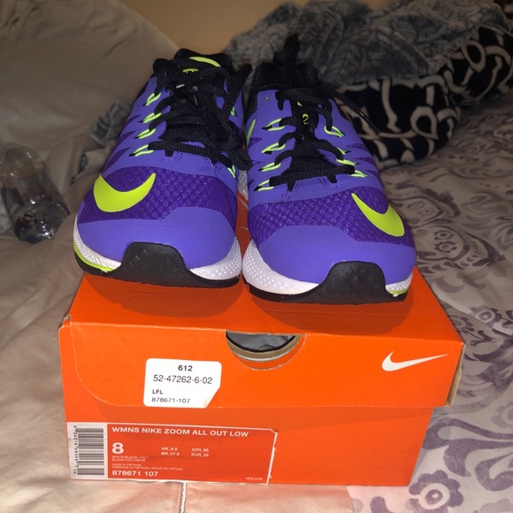 Nike shoes. - Picture 2 of 3